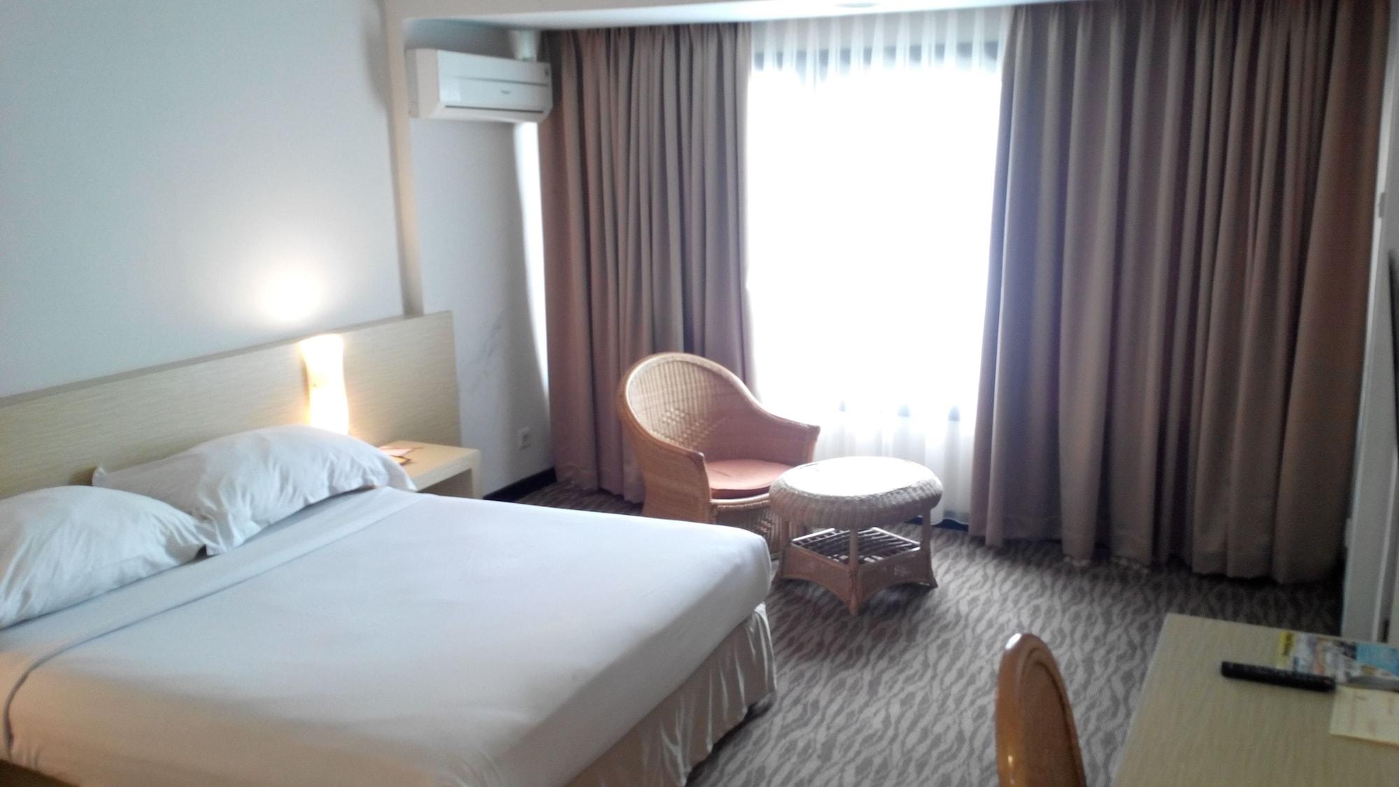 Hotel Pangeran City Padang  Exterior photo